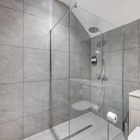 Ling At Holly House - Uk44468 *