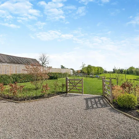 Ling At Holly House - Uk44468